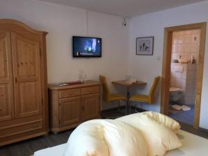 Letto o letti in una camera di Alpenecho