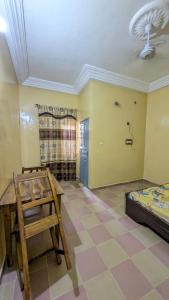 a room with a bed and a table in a room at Hôtel St Jo in Bohicon