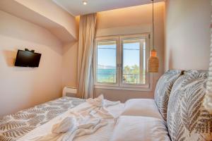 a bedroom with a bed and a window at Nyfida's four waves in Nifida