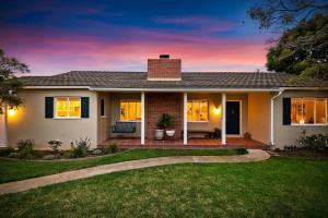 a house with a lawn in front of it at Bella Luna in Carpinteria