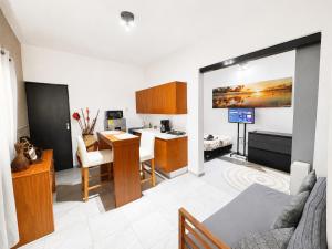 a living room with a kitchen and a dining room at Lofts Tequisquiapan in San Luis Potosí