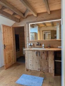 a bathroom with a sink and a mirror at Gästehaus LeLo 7 in Solingen