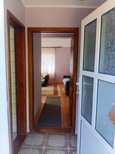 a hallway with a door open to a room at Ljiljana apartmani Banja Vrujci in Rakari