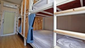 a couple of bunk beds in a room at Wonderful Bangkok in Bangkok +41 photos