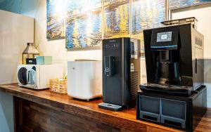 a counter with a coffee maker and a coffeemaker at Bupyeong Byulha Hotel in Incheon