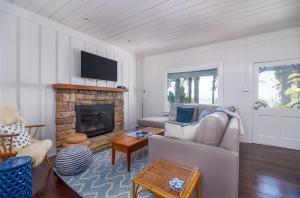 a living room with a couch and a fireplace at Lillie by the Sea in Summerland
