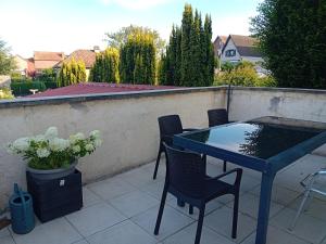 a blue table and chairs on a patio at oiseau bleu in Dieppe