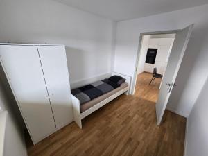 a small room with a bed and a closet at Apartma Tri Srca Radenci 3 sobe in Radenci