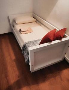 a small bed with red pillows in a small room at Departamento MOCA - Full Amenities in Buenos Aires +14 photos