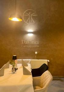 a room with a bed and a sign on the wall at Pension DaVinci in Schwetzingen
