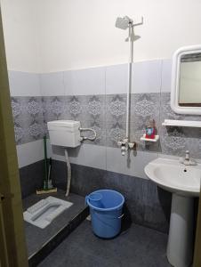 a small bathroom with a sink and a toilet at Alnoor Lodgings in Rabwāh +18 photos