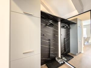 a room with black and white walls and white cabinets at ELBE6 Apartments in Wittenberge +58 photos