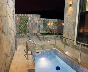 a jacuzzi tub in the middle of a building at JebelStay in Al Ḩamrāʼ