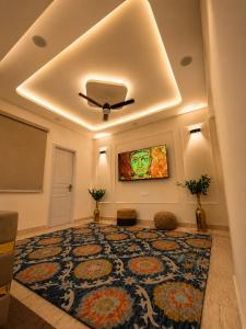 a meeting room with a large rug on the floor at Canvas and Cabana - Cabo in Sonīpat +7 photos