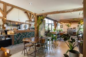 a restaurant with tables and chairs in a room at De Zuileshoeve in Dordrecht