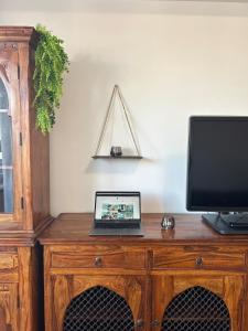 a laptop sitting on top of a wooden desk at 120 mq trilocale e terrazzo in Moncalieri