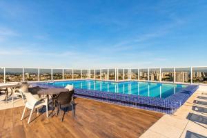 a swimming pool on the roof of a building at Noble Studio 22209, Piscina, Vaga, Academia, Ar in Guarulhos