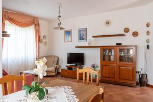 a living room with a table and a tv at Casa Konny in Gonnostramatza