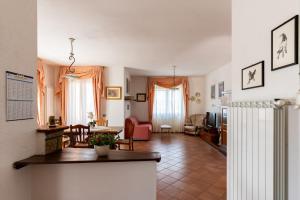 a living room with a couch and a table at Casa Konny in Gonnostramatza
