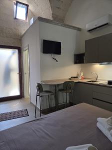a kitchen with a table and chairs in a room at Casa Vacanza Largo 65 in Scorrano