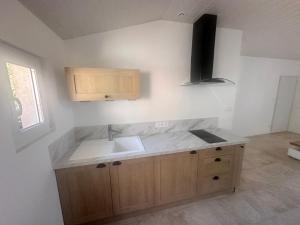 a kitchen with a sink and a counter top at Le petit rêve in Fours