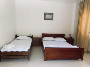 two twin beds in a room withthritisthritislictslictslicts at Olive Nest Bunec in Sasaj