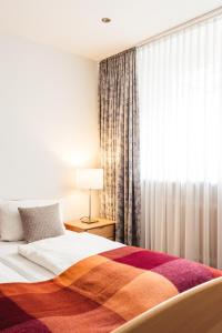 Postel nebo postele na pokoji v ubytování Weinstockwerk Hotel St Peter