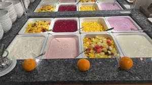 a table topped with trays of different colored desserts at Pescheks Tagungshaus Walsrode in Walsrode