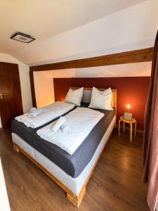 a bedroom with a large bed with white sheets at Ferienwohnung Bergpanorama Waldweg in Altmünster