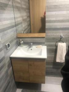 a bathroom with a sink and a mirror at Appartement mansoria in Mansouria