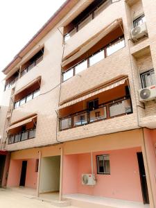an external view of an apartment building at Résidence ivoire in Yamoussoukro