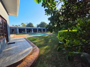 a backyard with a swimming pool and a building at Southernstar 10 st Davids road in Arcadia