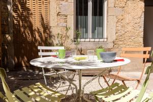a white table with chairs sitting on a patio at Le Patio in Gevrey-Chambertin