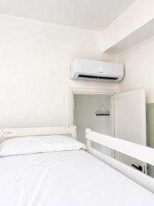 a white bedroom with a white bed and a white ceiling at Solution Timone - Appartamento al mare in Punta Marina