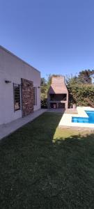 a house with a yard with a swimming pool at arrayanes in Junín