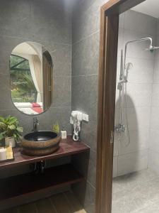 a bathroom with a sink and a mirror at Mountainview tam coc villa in Vũ Lâm +13 photos