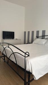 a bedroom with a bed with a tv on the wall at Casa della nonna in Pescara