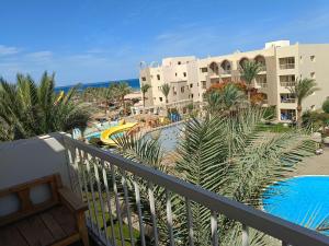 a view of a resort with a pool and palm trees at 731 الكارما in El Gouna