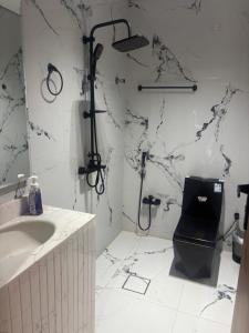 a white bathroom with a toilet and a sink at شقق لولو in Hail