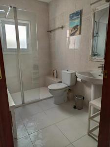 a bathroom with a toilet and a shower and a sink at Casa Cristina in Vinarós