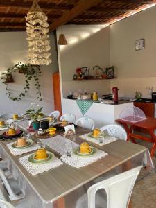 a table with plates of food on it in a kitchen at aguapé apartamento 2 in Barreirinhas
