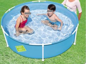 two children playing in a trampoline in the water at Casa Solana in Cambil
