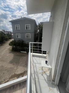 a balcony with a chair and a building at TURKERHOMe in Ordu