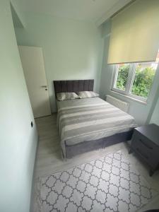 a bedroom with a bed and a window at TURKERHOMe in Ordu