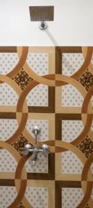 a room with a table with a ceiling at Hotel Panchmukhi Ashram Ayodhya Dham in Ayodhya