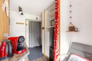 a small room with a red appliance on a counter at Appartement T2 Chalets Superd in Le Dévoluy