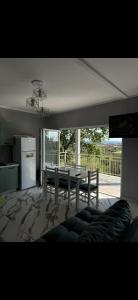 a living room with a dining room table and a kitchen at Hotel Dalian in Baks-Rrjoll