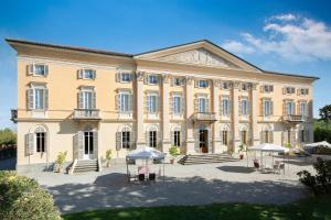 a large building with umbrellas in front of it at Sina Villa Matilde in Romano Canavese