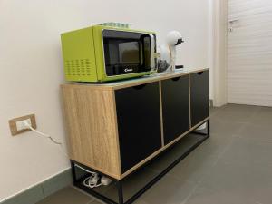 a tv sitting on top of a wooden cabinet at La dimora del borgo antico in Pulsano
