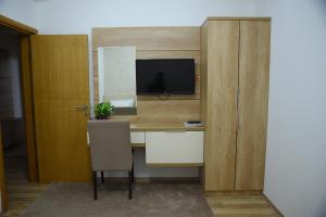 Televisor o centre d'entreteniment de Garni Uni Elita Lux Hotel